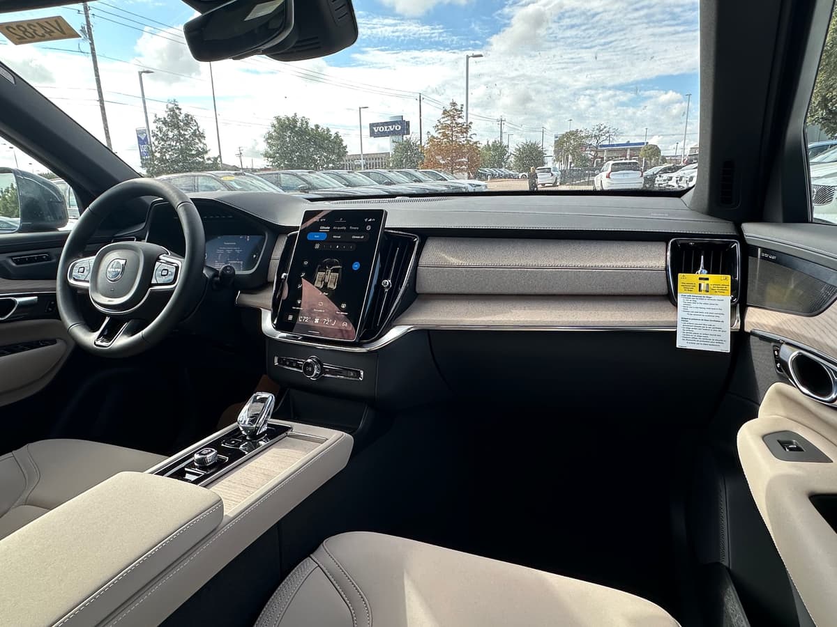2026 Volvo XC90 - Image 11