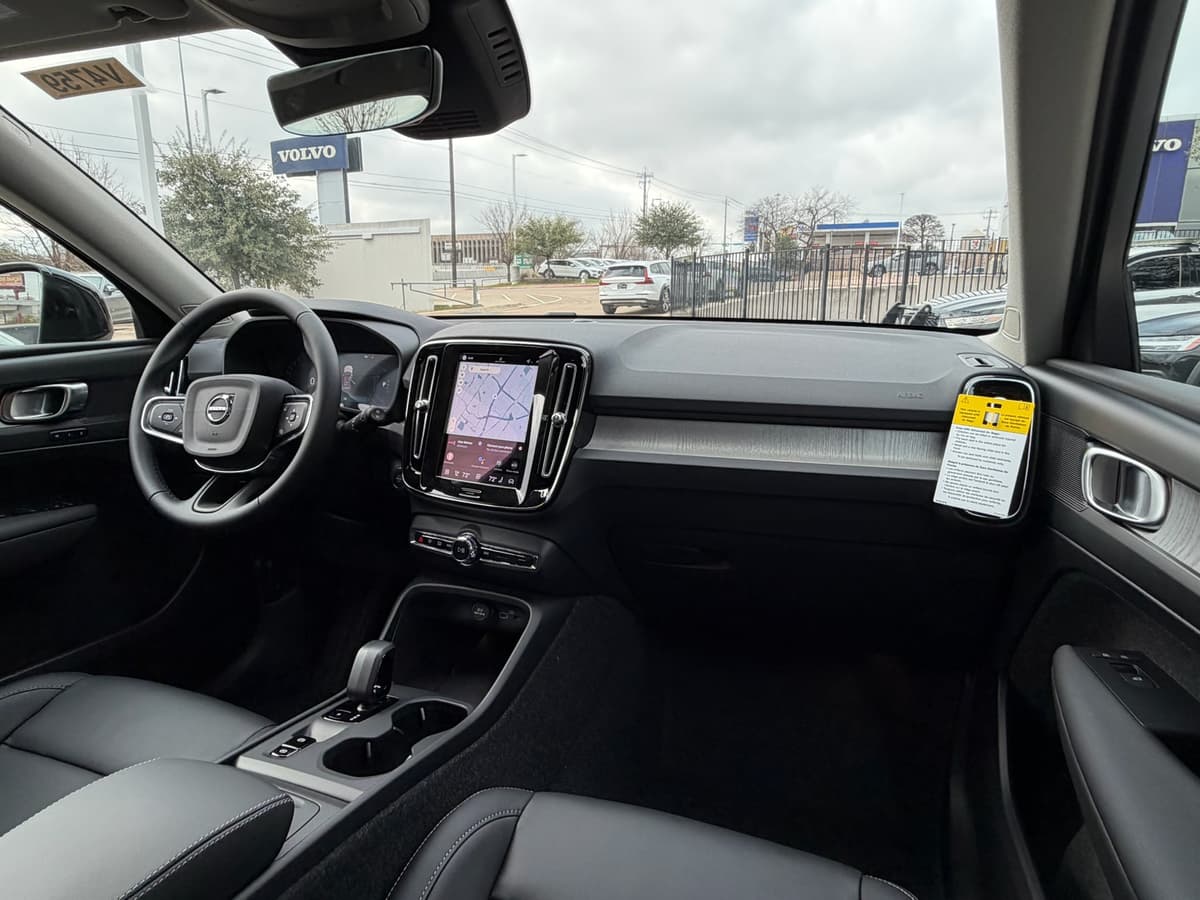 2026 Volvo XC40 - Image 10