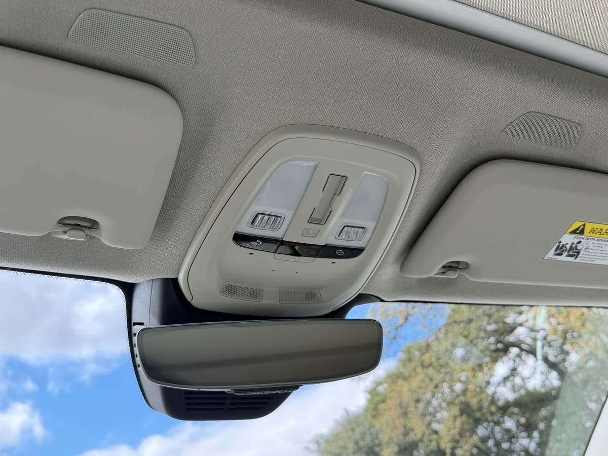 2026 Volvo XC40 - Image 15