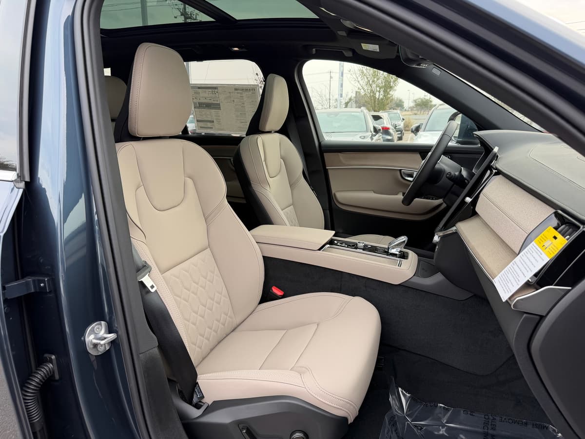 2026 Volvo XC90 - Image 8