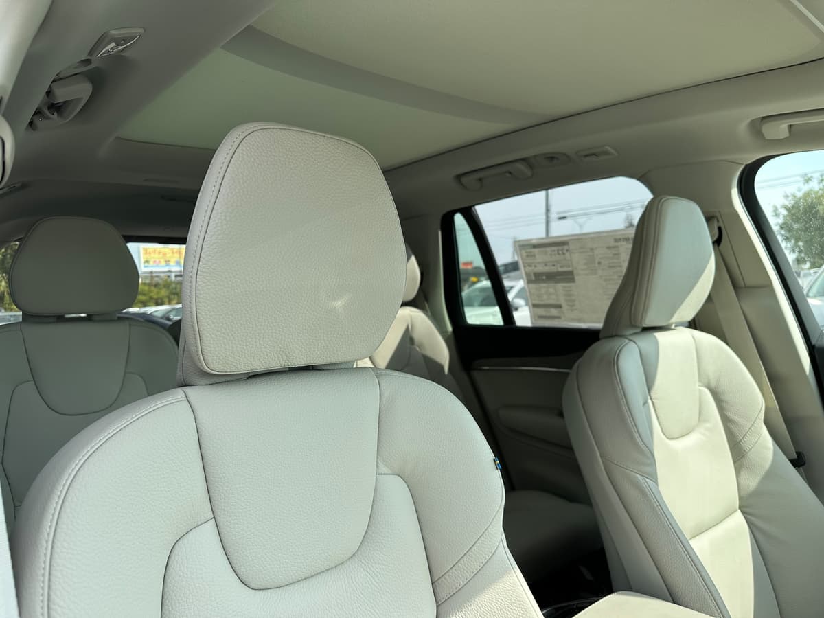 2025 Volvo XC90 - Image 9