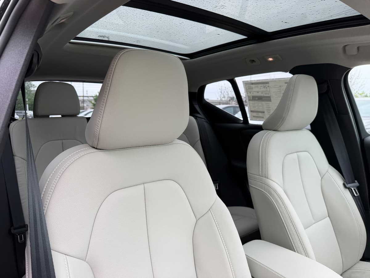 2026 Volvo XC40 - Image 9