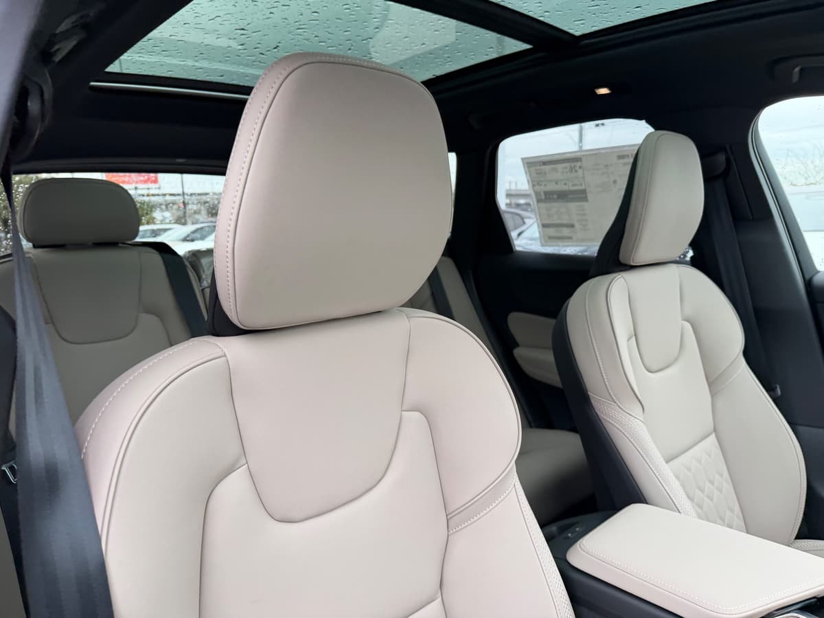 2026 Volvo XC60 - Image 9