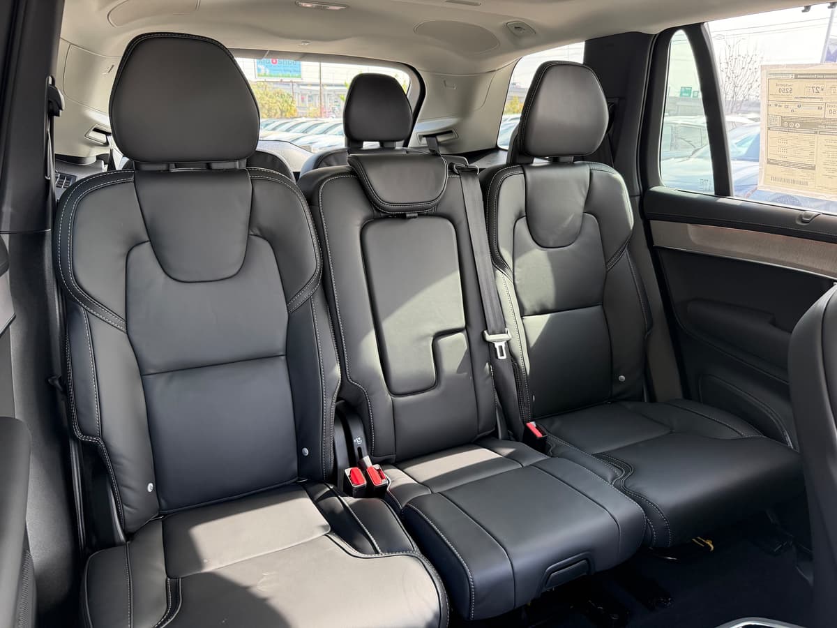 2026 Volvo XC90 plug-in hybrid - Image 10