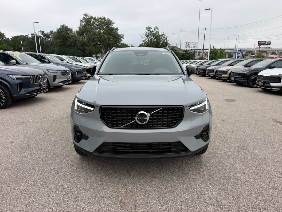 2026 Volvo XC40 - Image 5
