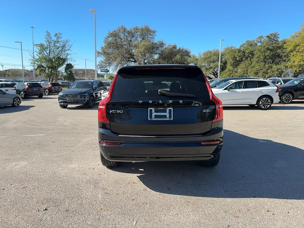 2023 Volvo XC90 - Image 4