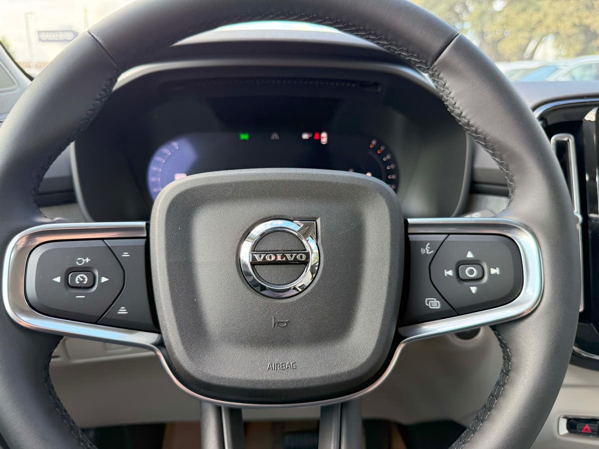 2026 Volvo XC40 - Image 20
