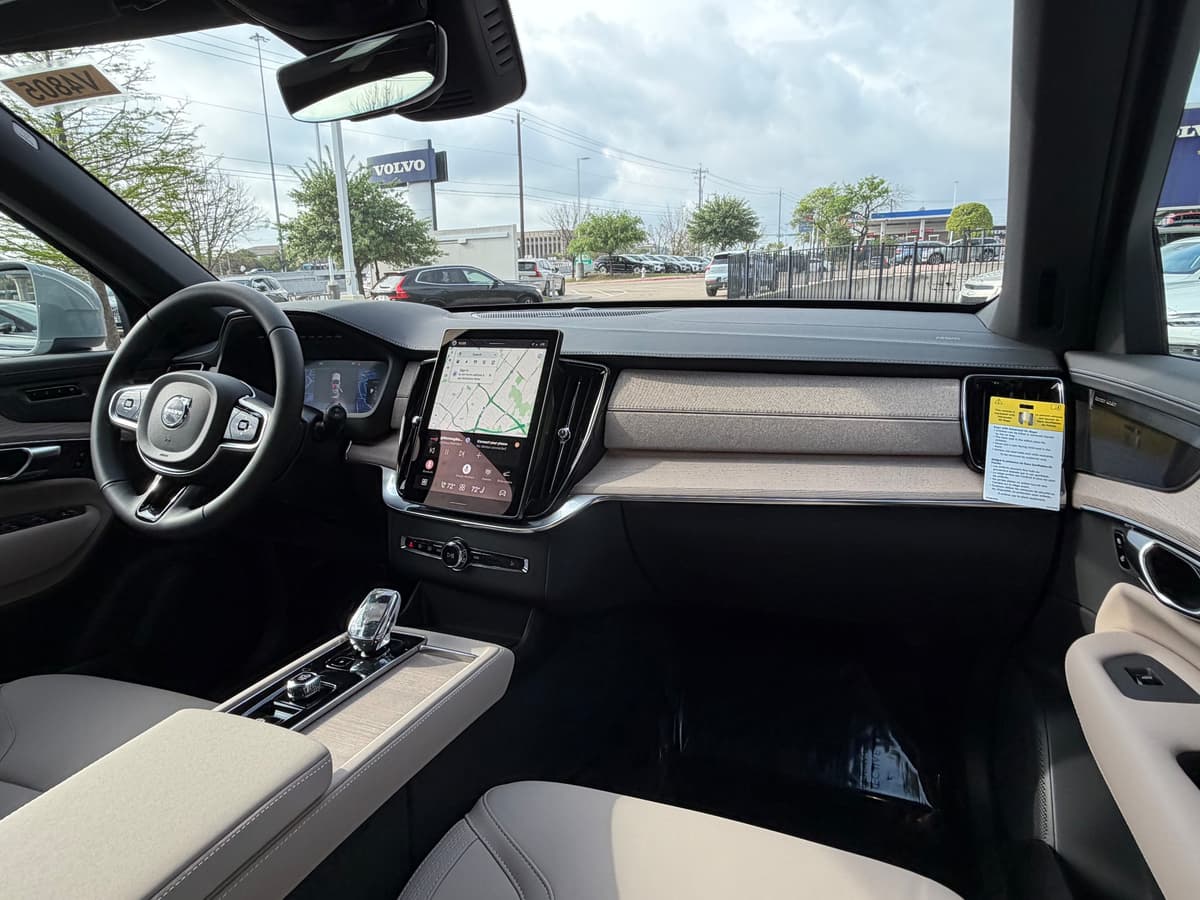 2026 Volvo XC90 plug-in hybrid - Image 11