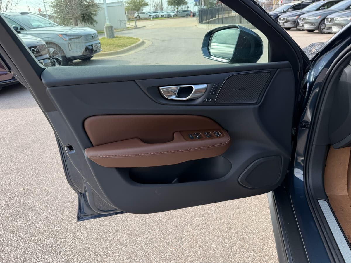 2026 Volvo V60 Cross Country - Image 17