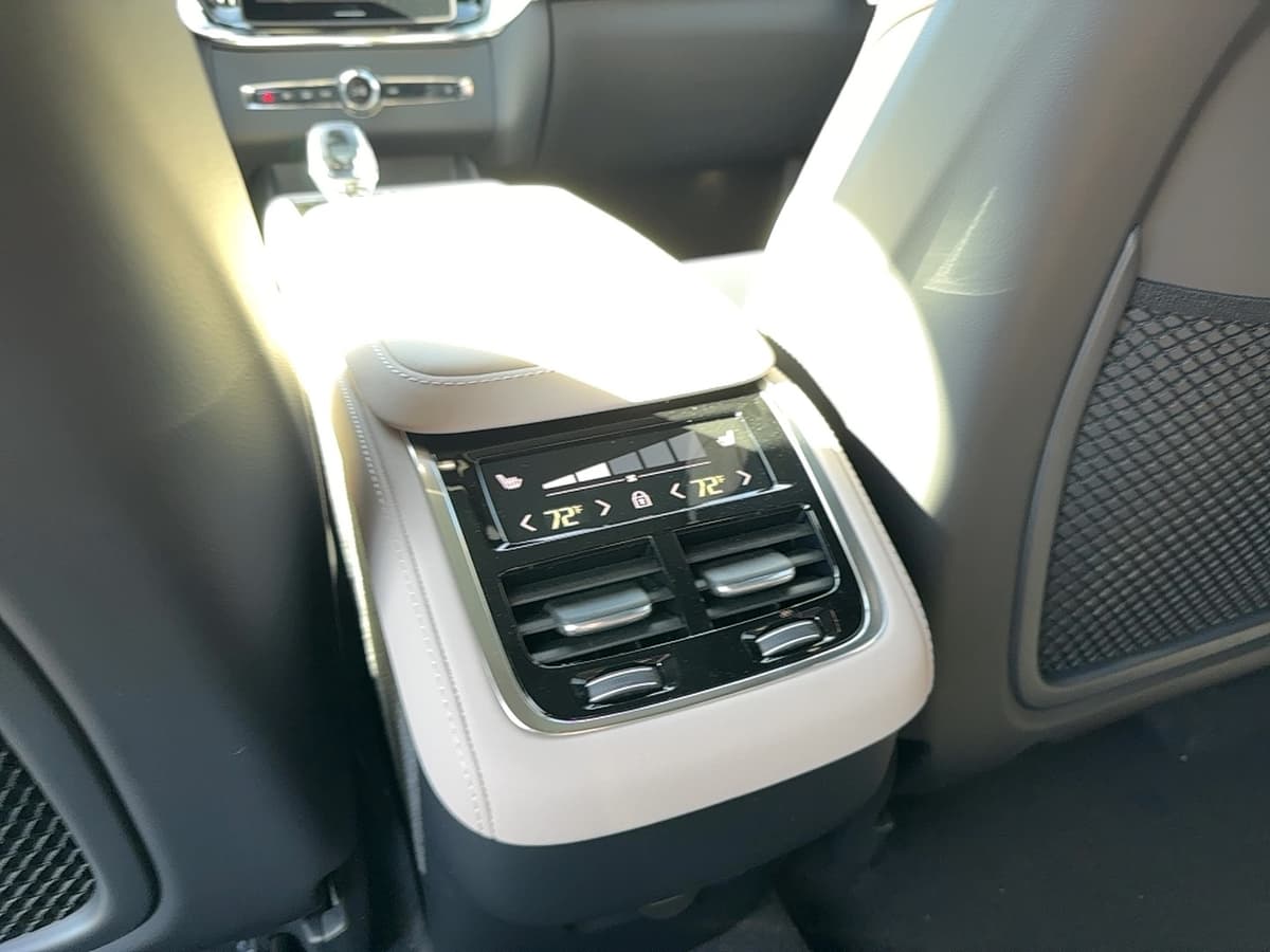 2026 Volvo XC90 - Image 16