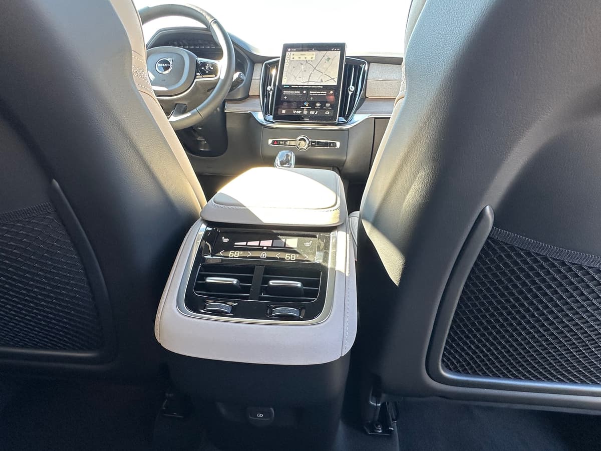2026 Volvo XC90 - Image 12