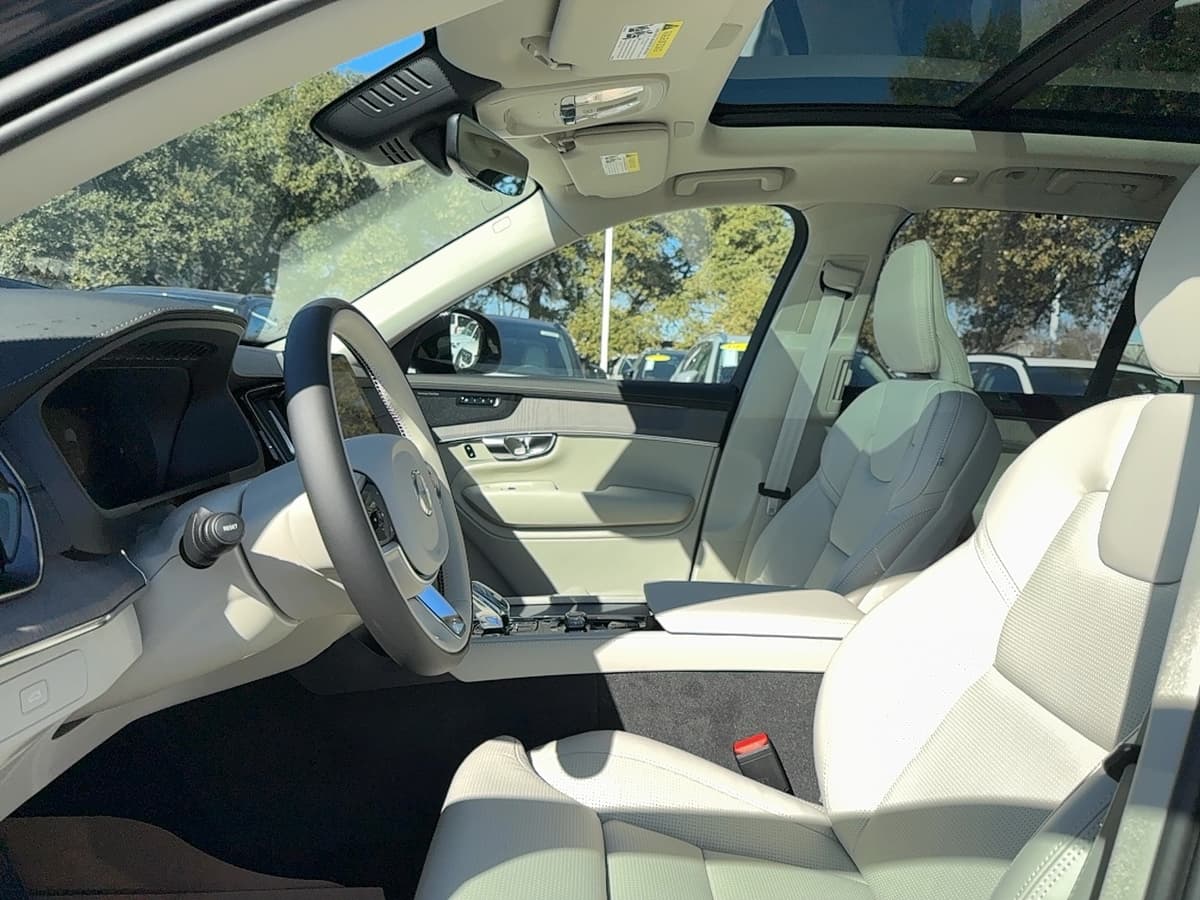 2026 Volvo XC90 - Image 12