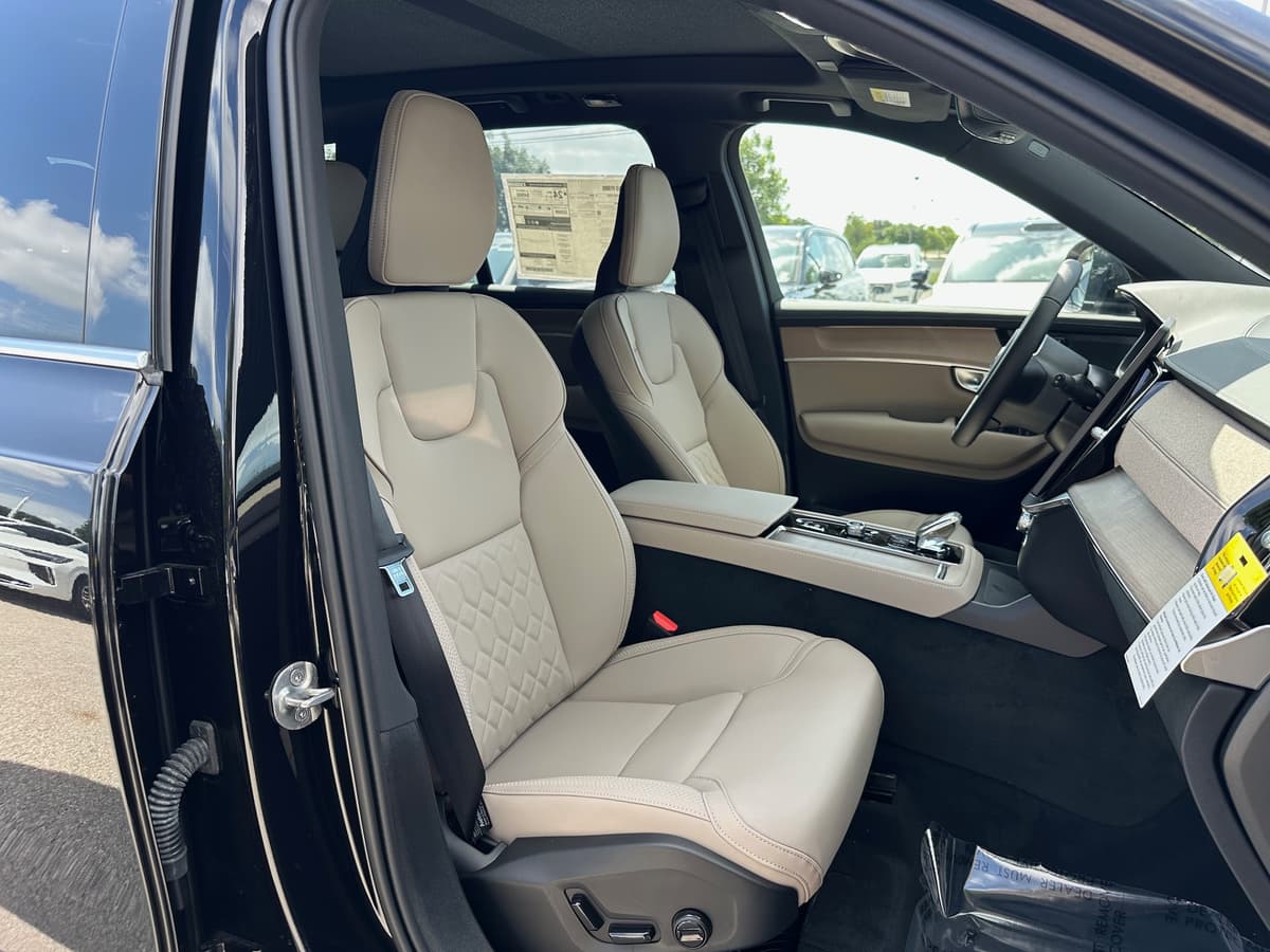 2026 Volvo XC90 - Image 8