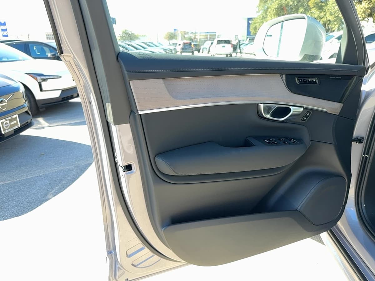 2026 Volvo XC90 - Image 11