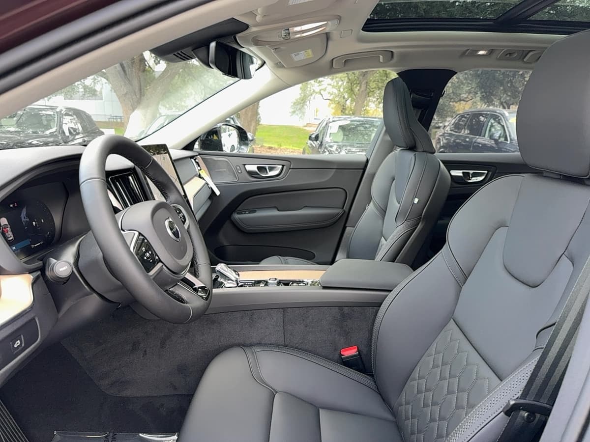 2026 Volvo XC60 - Image 13