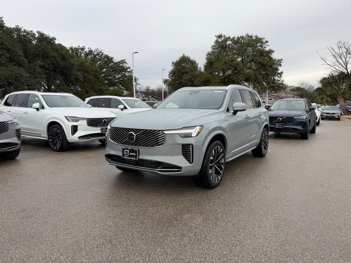 2026 Volvo XC90 plug-in hybrid - Image 2