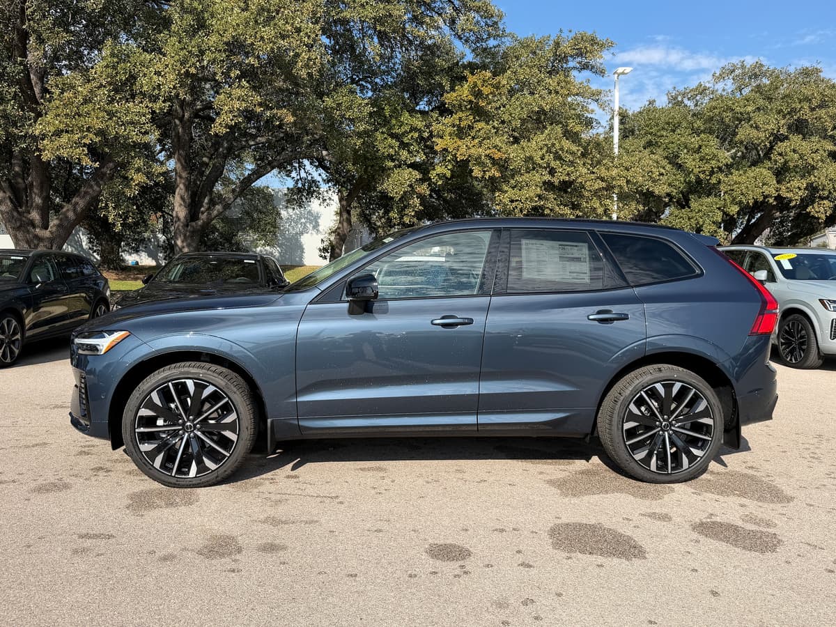 2026 Volvo XC60 - Image 3