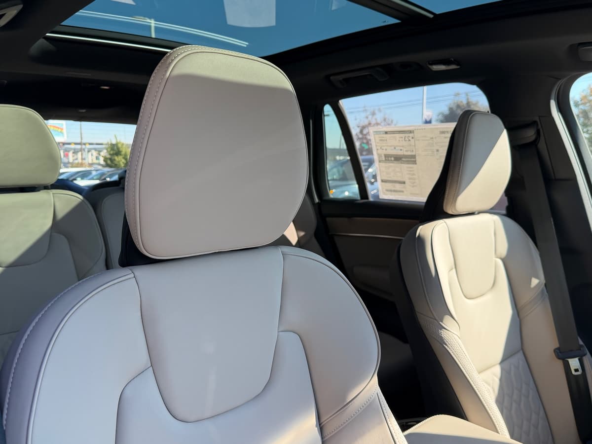 2026 Volvo XC90 - Image 9