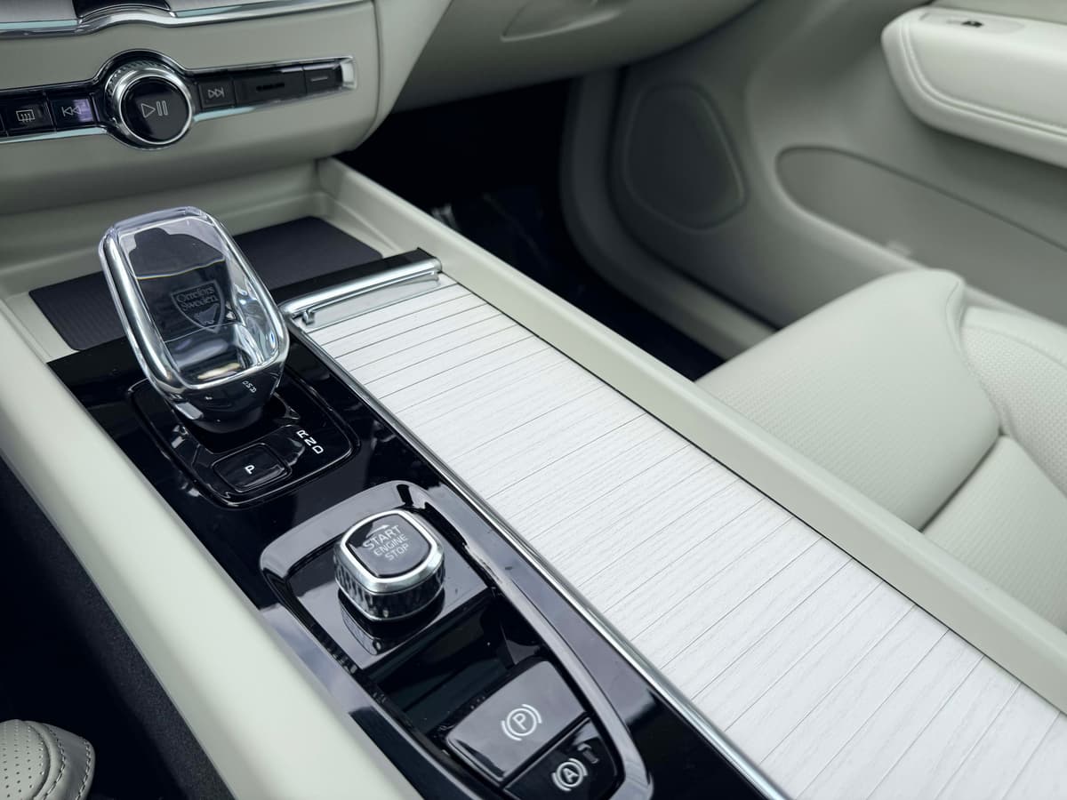 2026 Volvo XC60 - Image 23