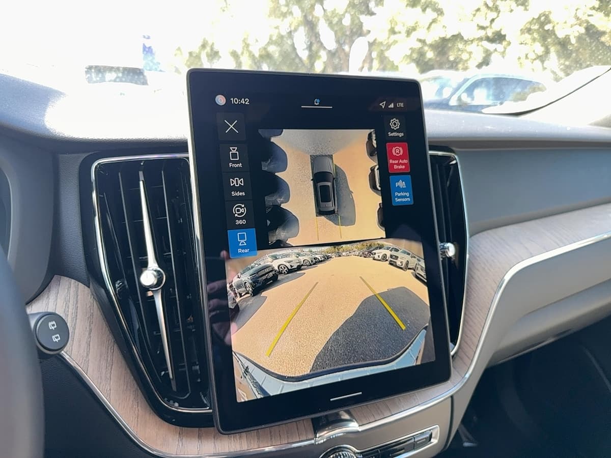 2026 Volvo XC60 - Image 22