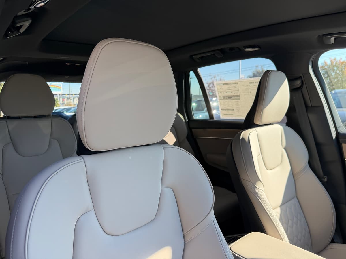 2026 Volvo XC90 plug-in hybrid - Image 9