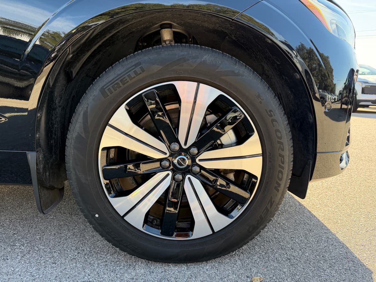 2024 Volvo XC60 plug-in hybrid - Image 7