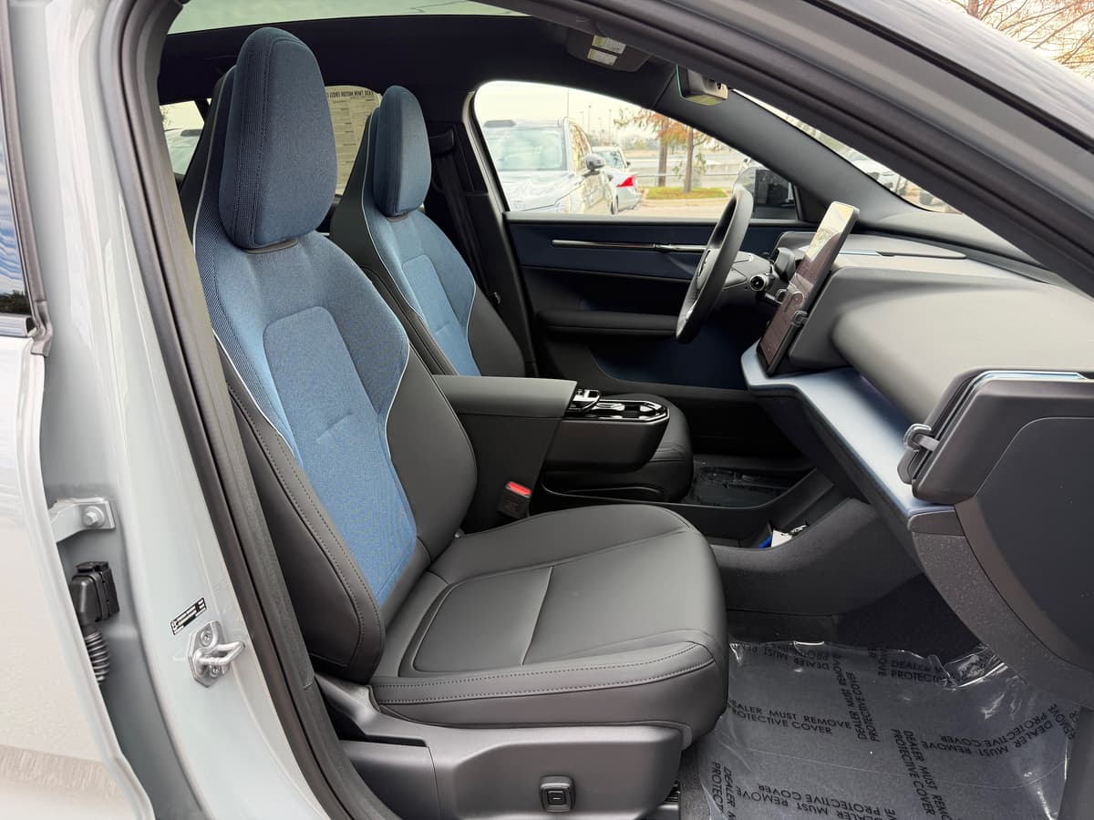 2026 Volvo EX30 Cross Country - Image 8