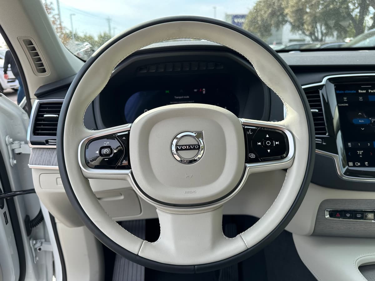 2025 Volvo XC90 - Image 13