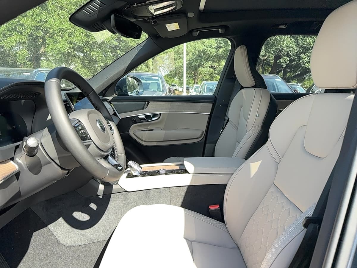 2026 Volvo XC90 - Image 12