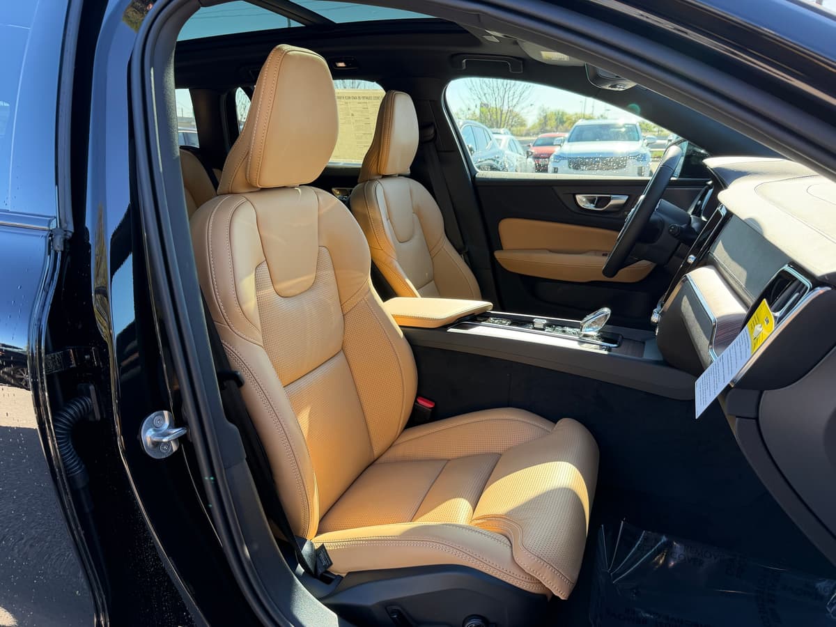 2026 Volvo V60 Cross Country - Image 8