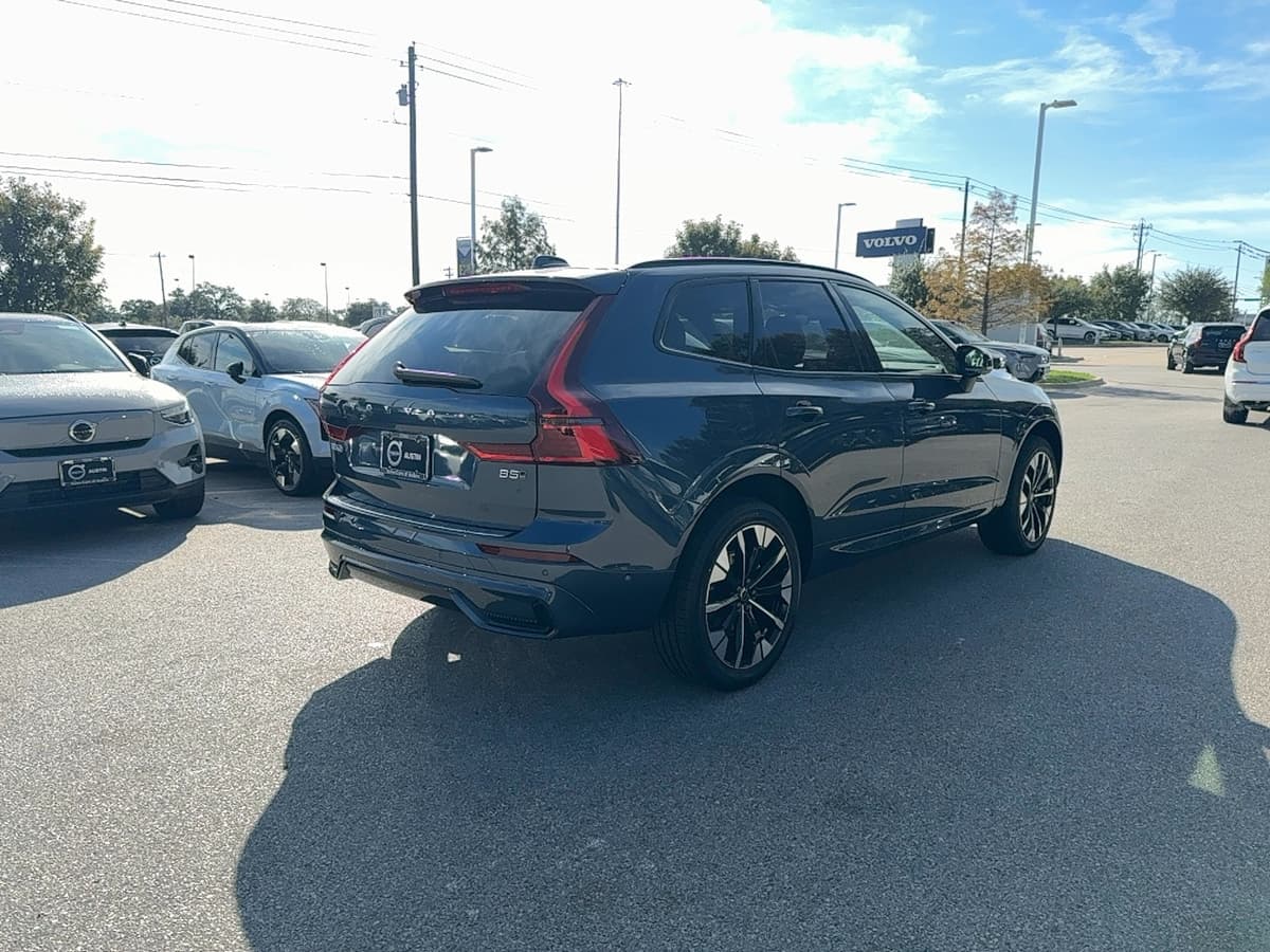 2026 Volvo XC60 - Image 6