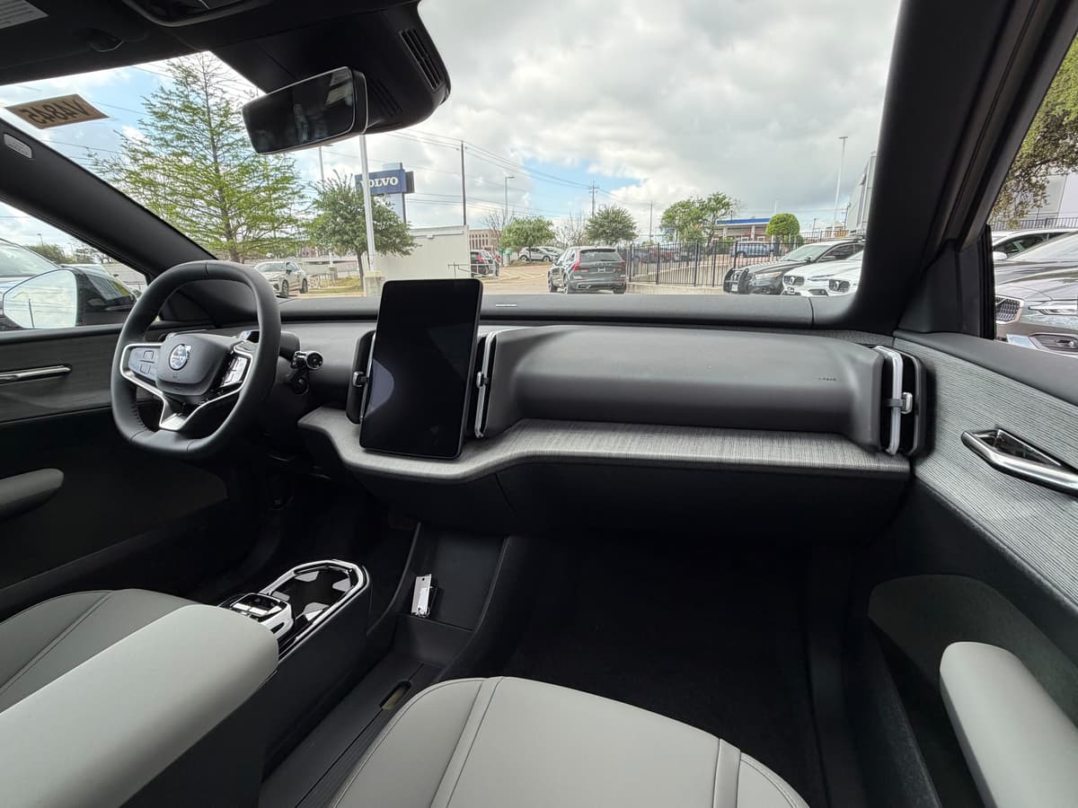 2026 Volvo EX30 - Image 10