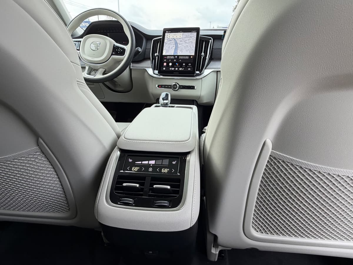 2026 Volvo XC90 - Image 12