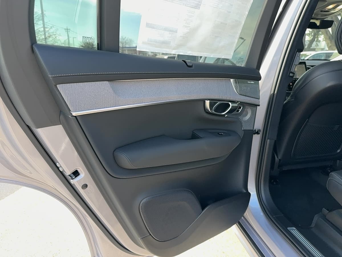 2026 Volvo XC90 plug-in hybrid - Image 14