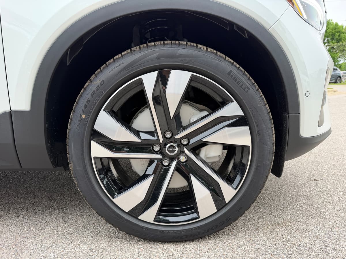 2026 Volvo XC40 - Image 6