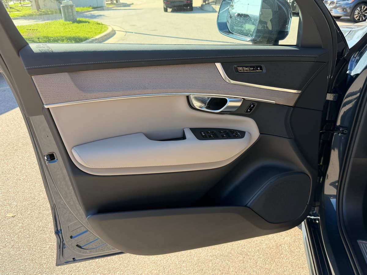 2026 Volvo XC90 - Image 16