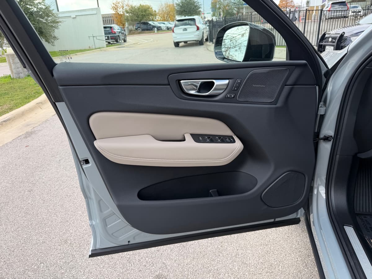 2026 Volvo XC60 - Image 18