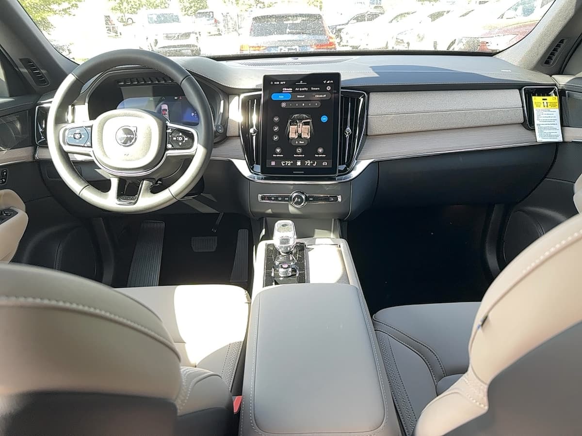 2026 Volvo XC90 - Image 18