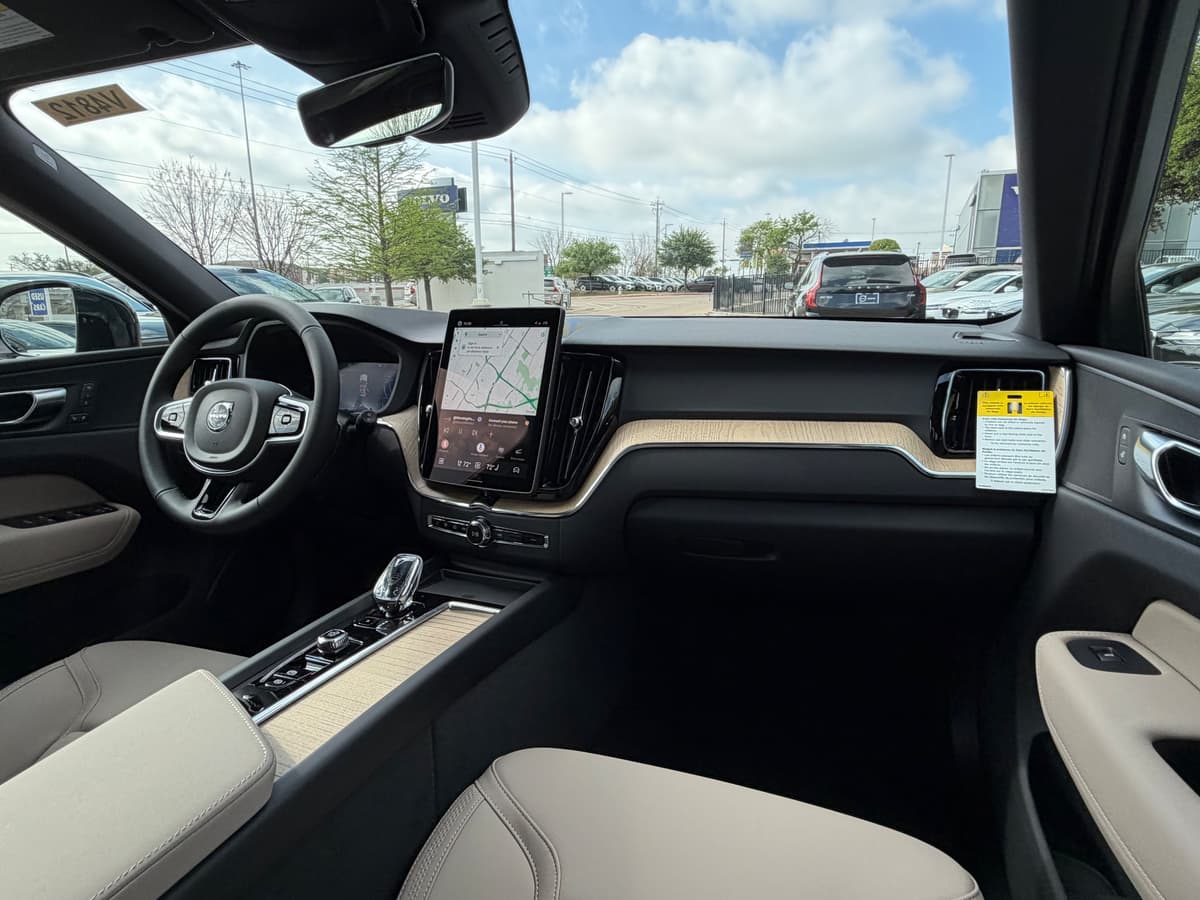 2026 Volvo XC60 - Image 10