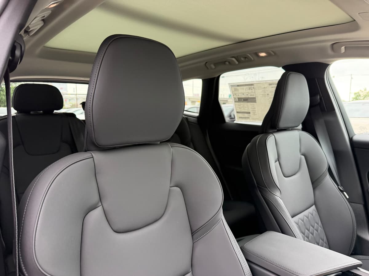 2026 Volvo XC60 - Image 9
