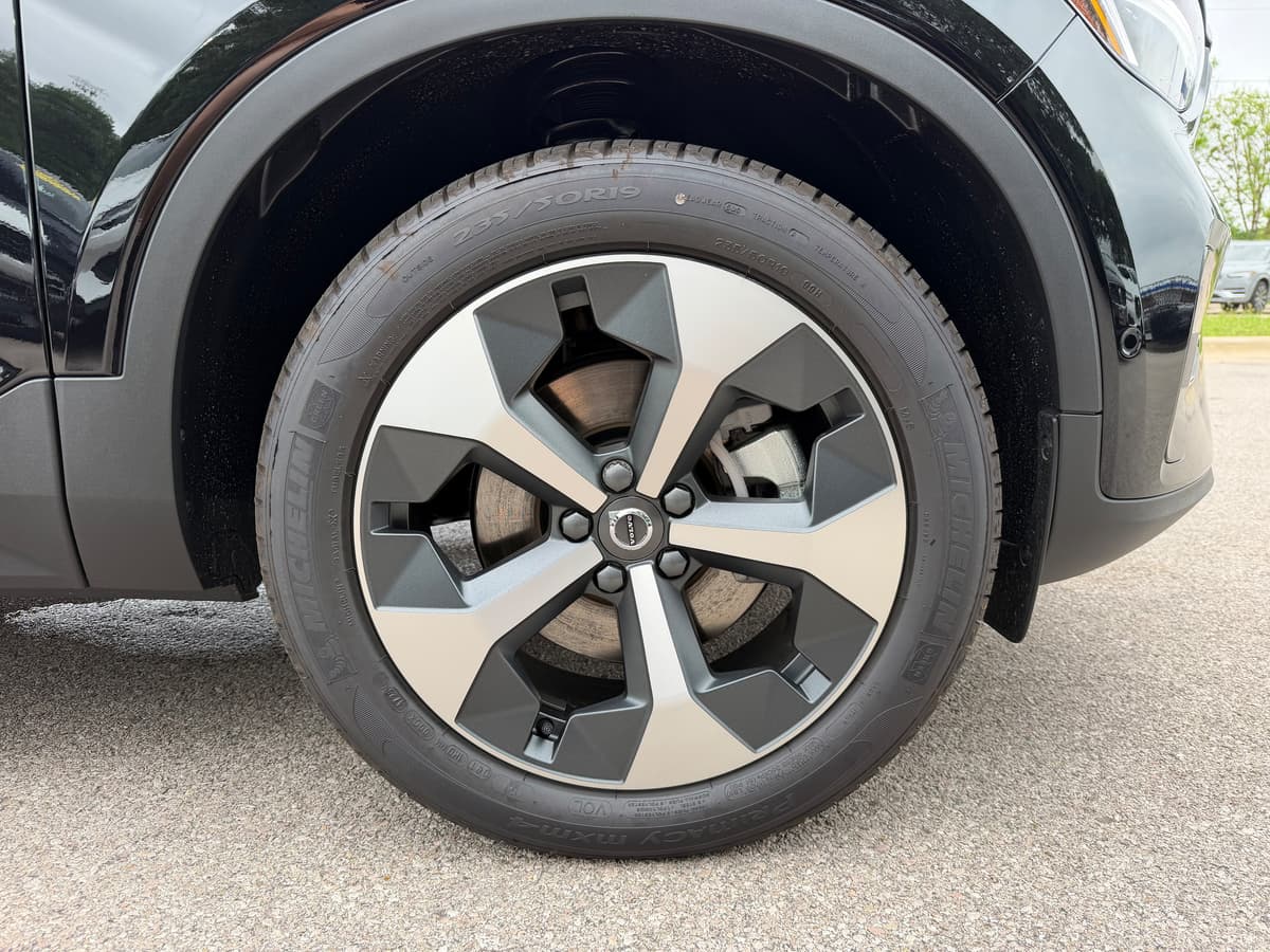 2026 Volvo XC40 - Image 7