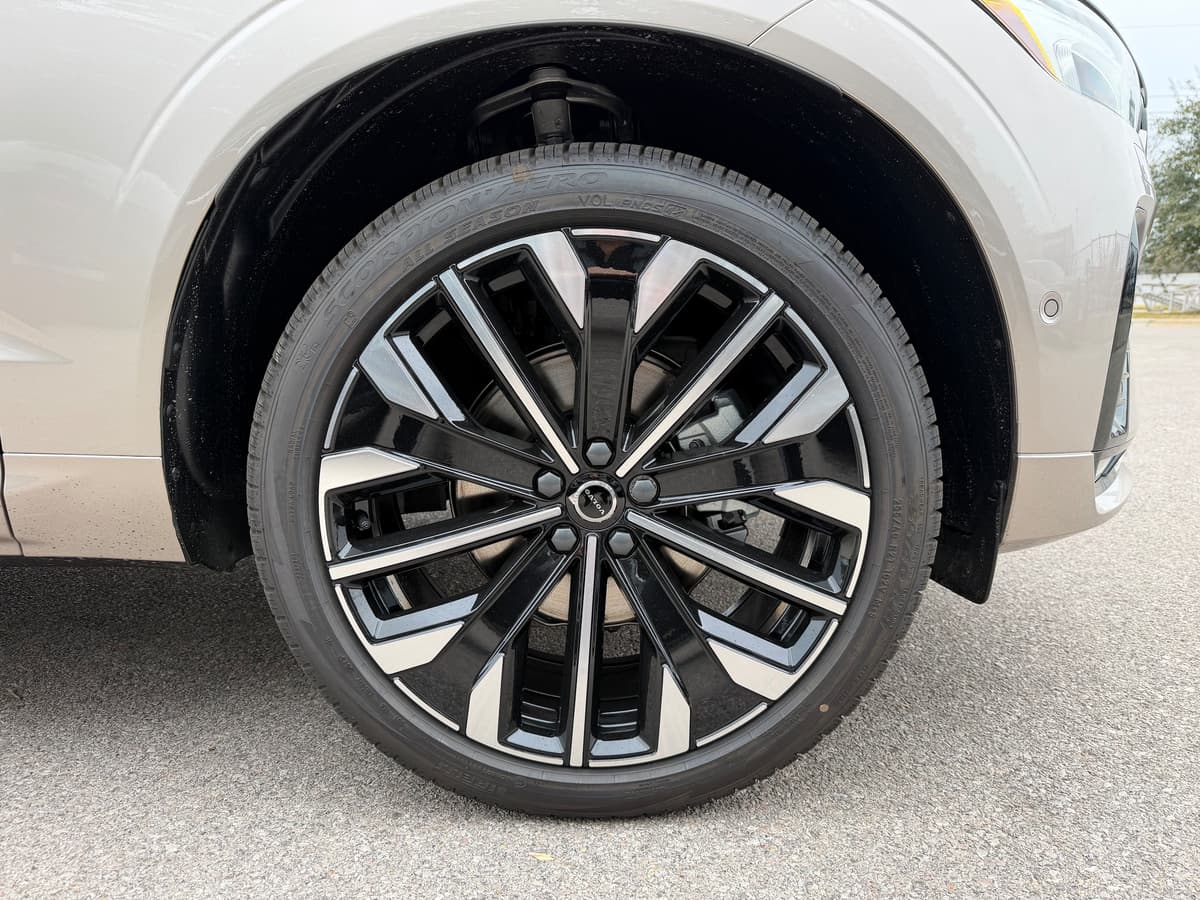 2026 Volvo XC60 - Image 7