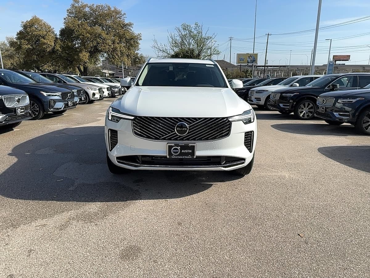 2025 Volvo XC90 plug-in hybrid - Image 9