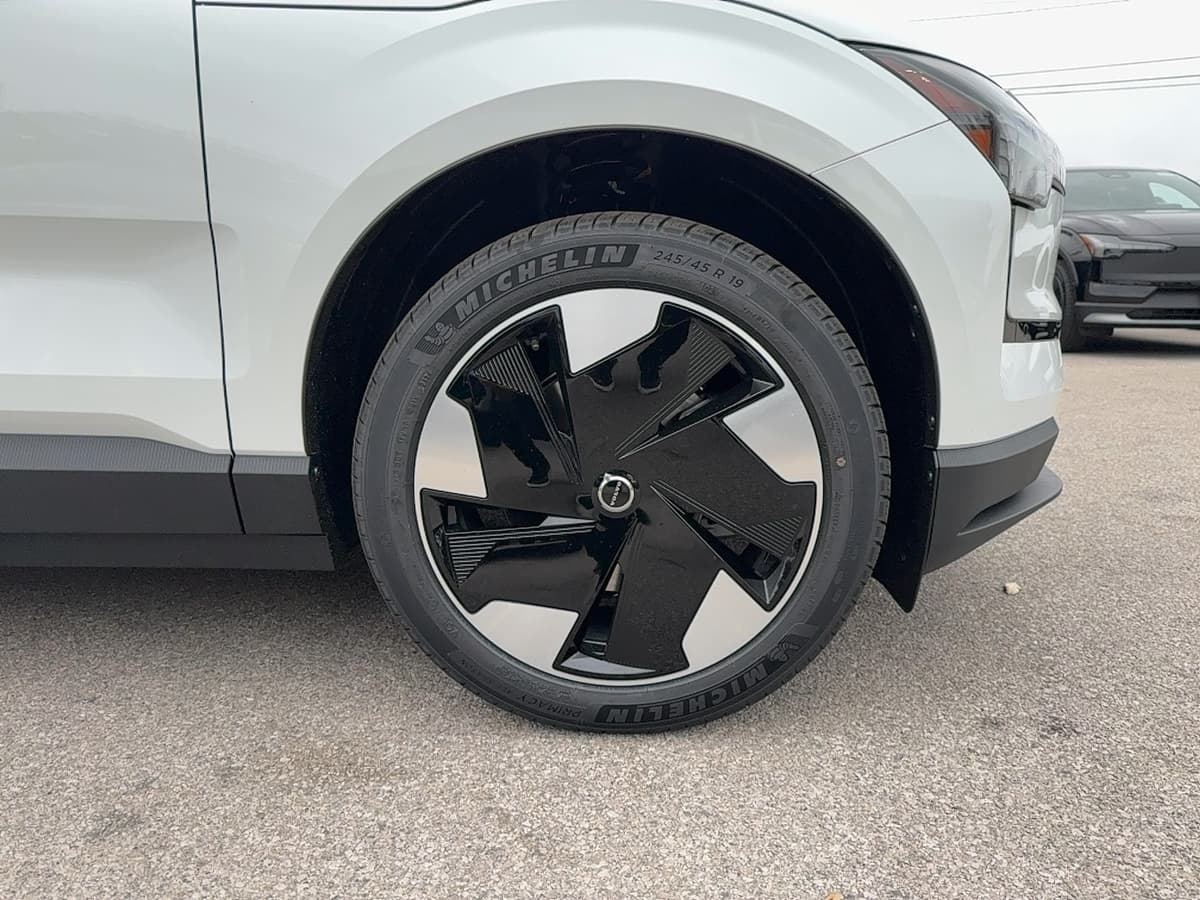 2026 Volvo EX30 - Image 8