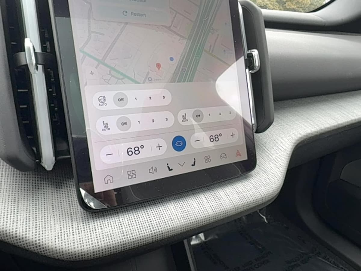 2026 Volvo EX30 Cross Country - Image 22