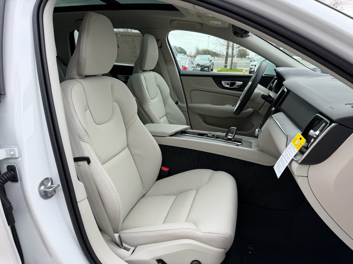 2026 Volvo V60 Cross Country - Image 8