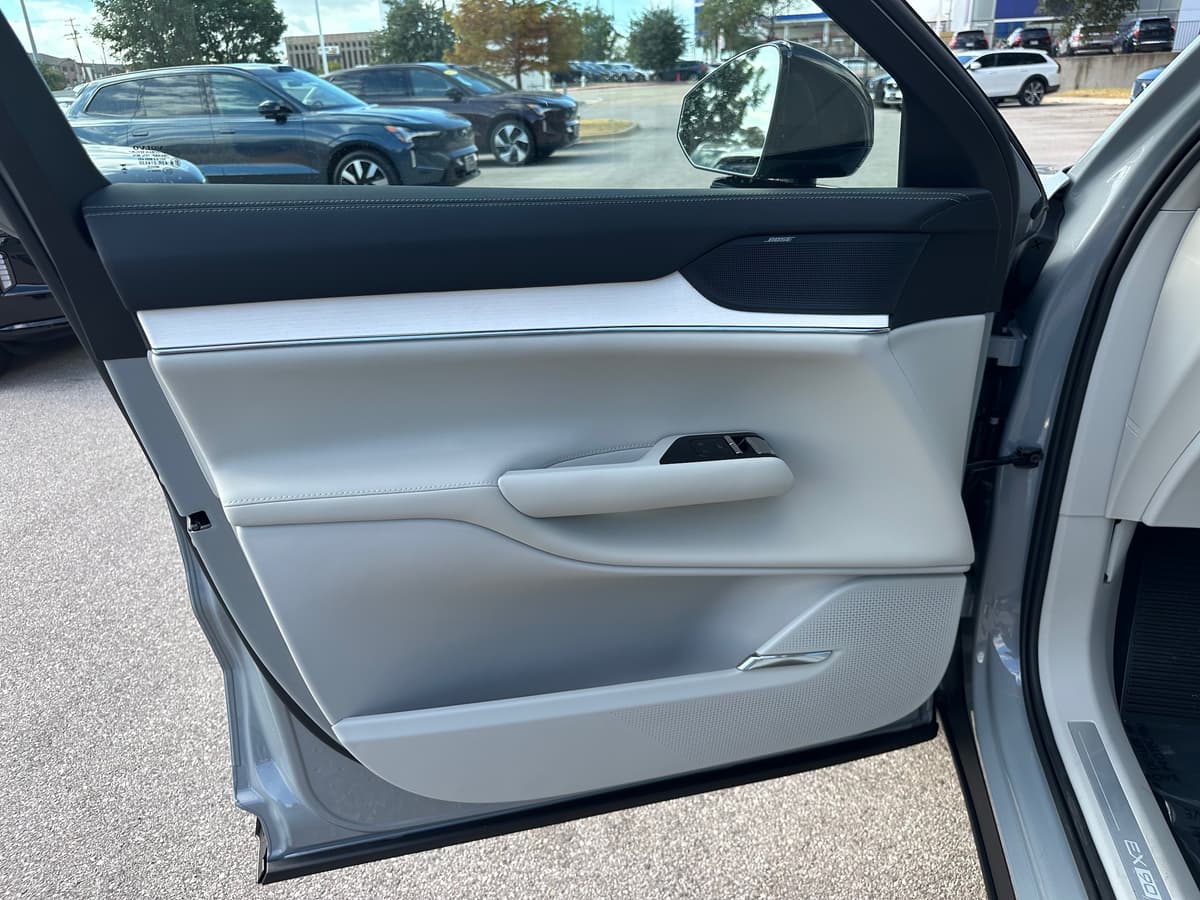 2025 Volvo EX90 - Image 19