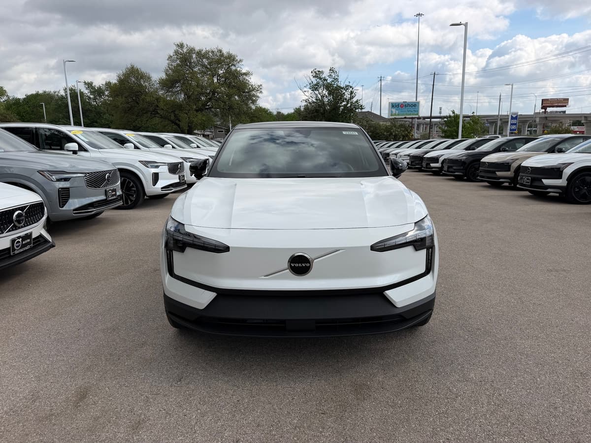 2026 Volvo EX30 - Image 6