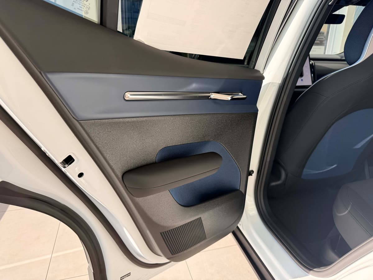 2026 Volvo EX30 - Image 9