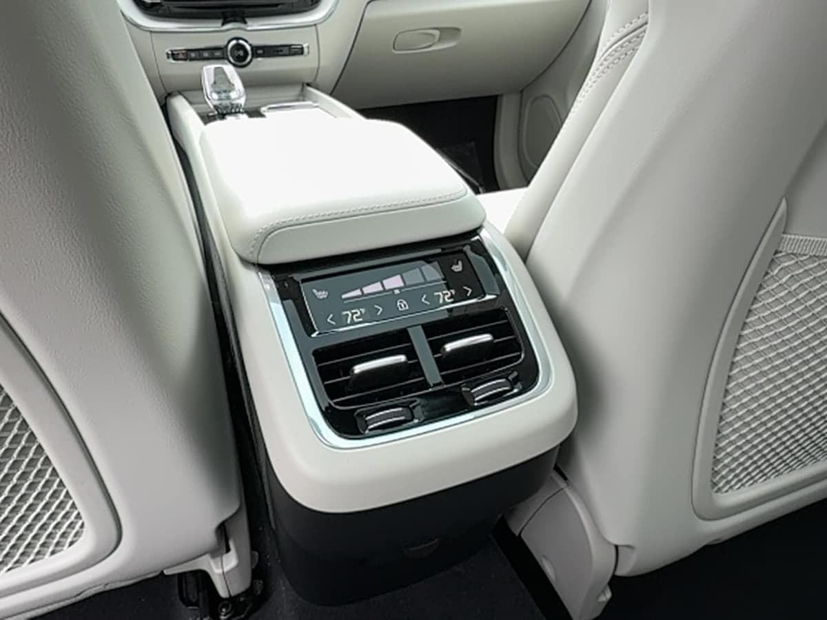 2026 Volvo XC60 - Image 16